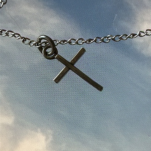 Dainty silver cross and necklace- marked Sterling - Picture 2 of 10
